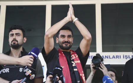 Taraftar Metrosunda ‘Gündoğan Etkisi’: Taraftar Grubu Coşkulu Karşıladı