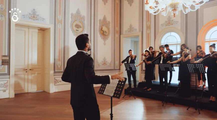 İlkay Gündoğan Takımın Maestro’su Oluyor: Tanıtım Filminde Orkestra Şefi!