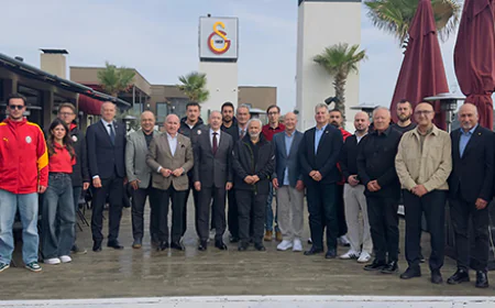 Yönetimimiz ve Kürek Şubemiz, yeni sezon öncesinde Galatasaray Adası’nda bir toplantı gerçekleştirdi.