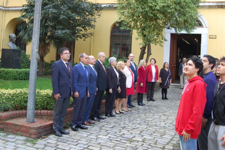 Galatasaray Lisesi’nde Cumhuriyetimizin 102. yılı, büyük bir heyecan ve birlik ruhuyla kutlandı.