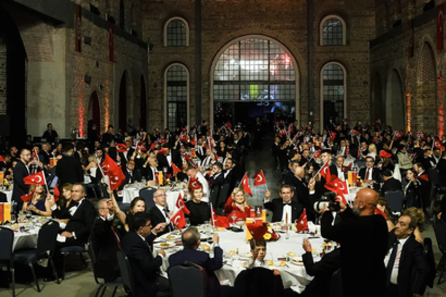 Galatasaray camiası, 1905 GSYİAD tarafından düzenlenen Cumhuriyet Balosu’nda buluştu.