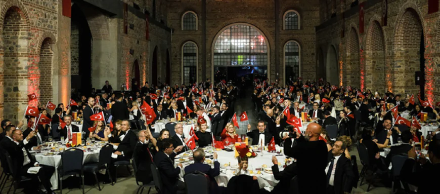 Galatasaray camiası, 1905 GSYİAD tarafından düzenlenen Cumhuriyet Balosu’nda buluştu.
