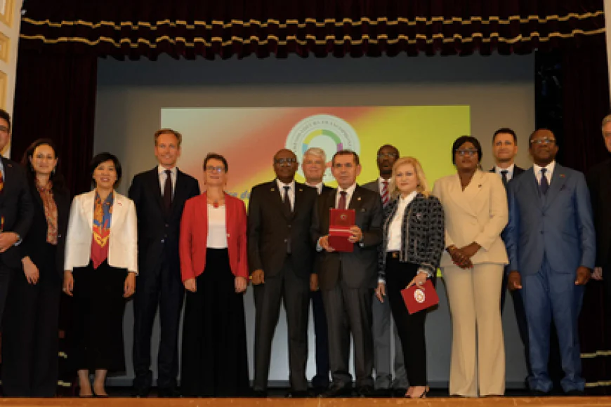 Başkanımız Dursun Aydın Özbek, 2025 Frankofon Şahsiyeti Ödülü’nün Sahibi Oldu