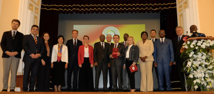 Başkanımız Dursun Aydın Özbek, 2025 Frankofon Şahsiyeti Ödülü’nün Sahibi Oldu